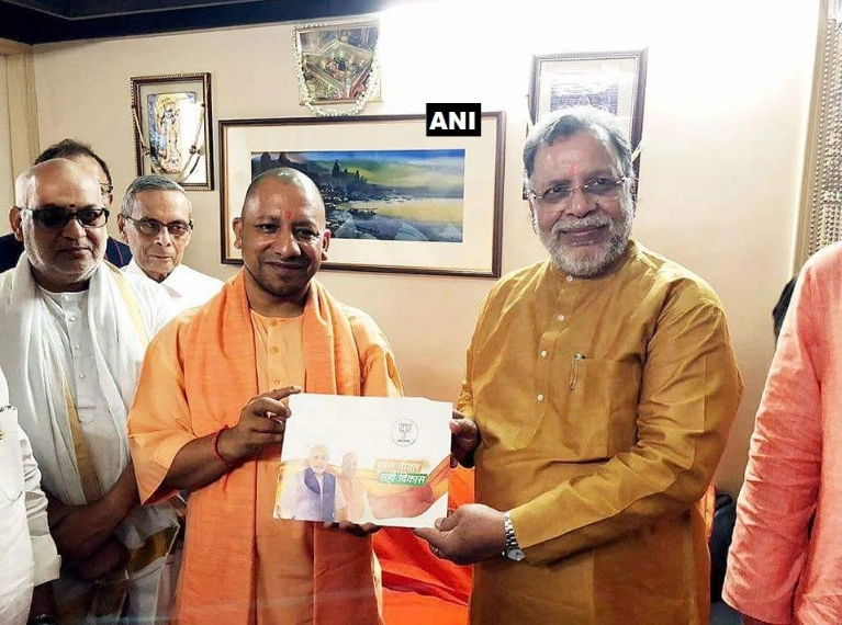 Dr. Chandramauli Upadhyay - Astrologer in India for career consultation - with Yogi Adityanath