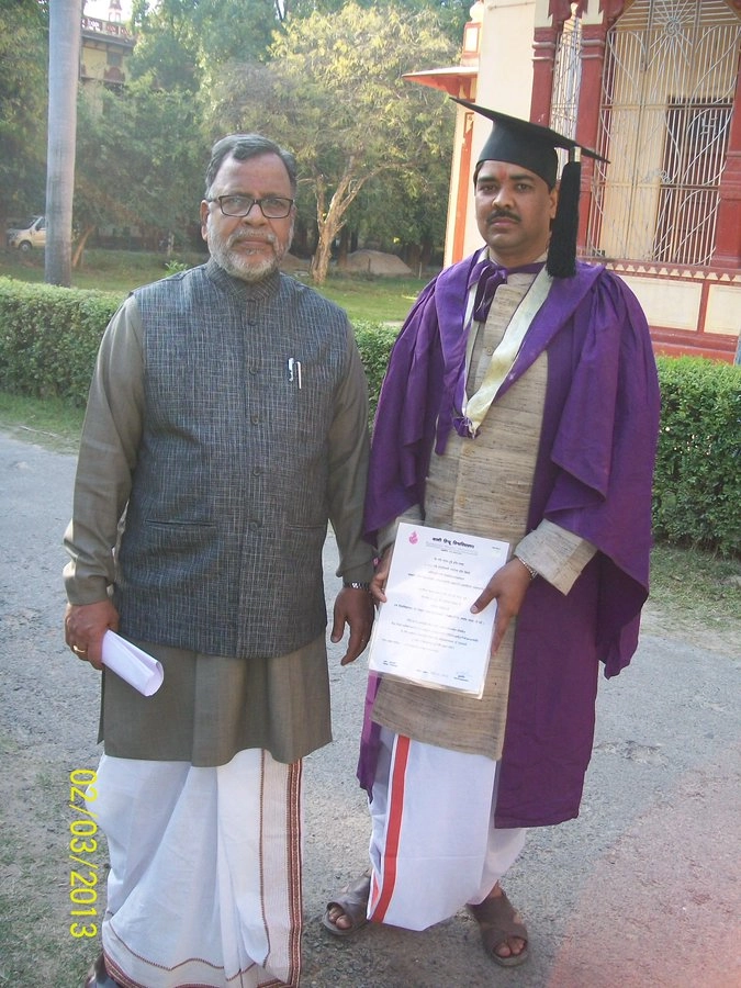 Dr. Chandramauli Upadhyay - Astrologer in India for marriage consultation with a student