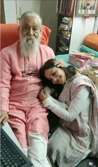 KN Rao with a student